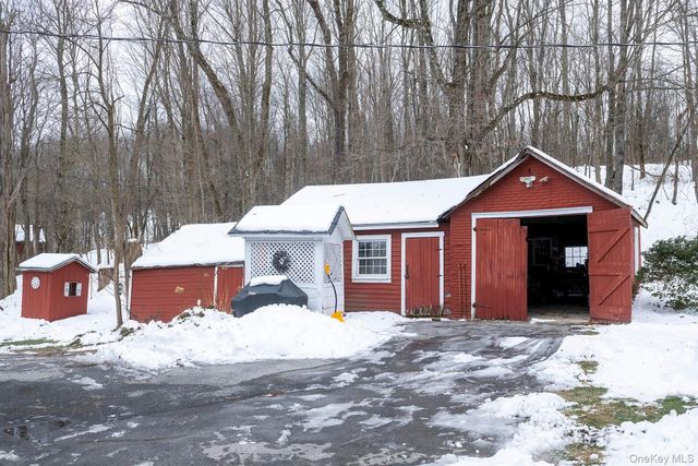 819 Van Wagner Road, Poughkeepsie, NY 12601