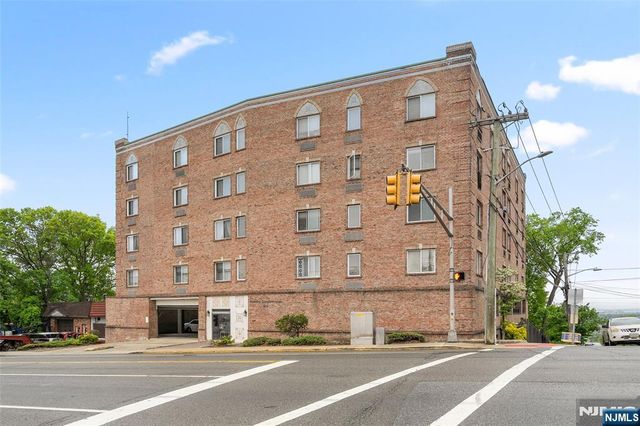 399 11th Street 206, Palisades Park, NJ 07650