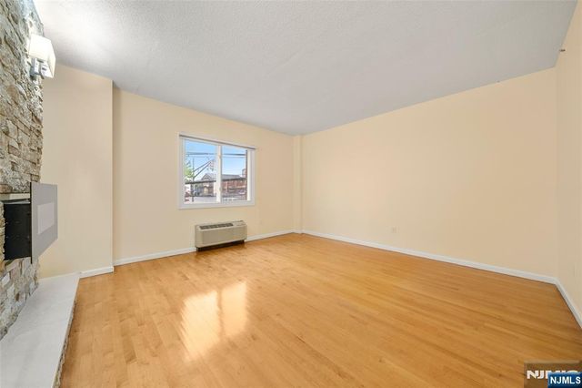 399 11th Street 206, Palisades Park, NJ 07650
