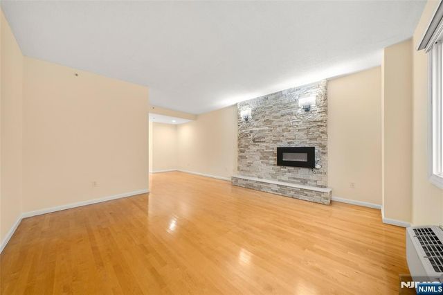 399 11th Street 206, Palisades Park, NJ 07650
