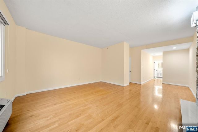 399 11th Street 206, Palisades Park, NJ 07650