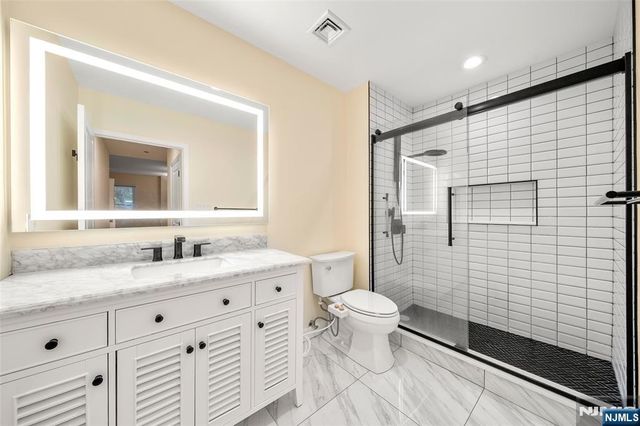 399 11th Street 206, Palisades Park, NJ 07650