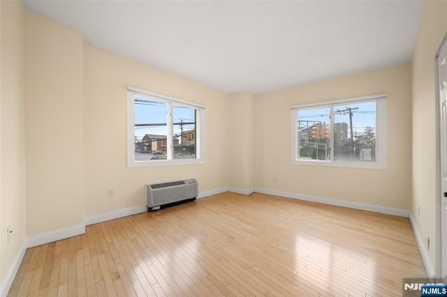399 11th Street 206, Palisades Park, NJ 07650
