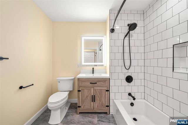 399 11th Street 206, Palisades Park, NJ 07650