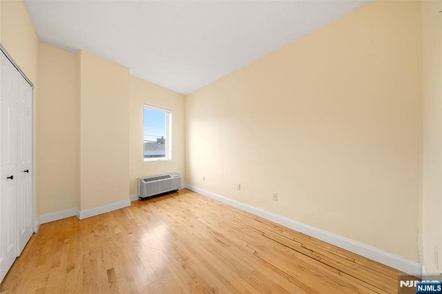 399 11th Street 206, Palisades Park, NJ 07650