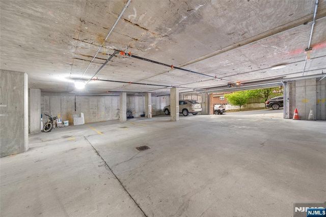 399 11th Street 206, Palisades Park, NJ 07650