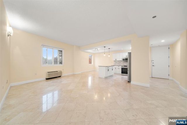 399 11th Street 206, Palisades Park, NJ 07650