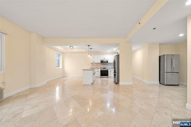 399 11th Street 206, Palisades Park, NJ 07650