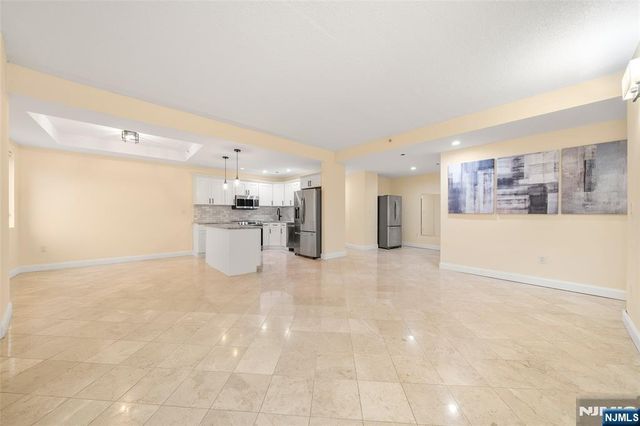 399 11th Street 206, Palisades Park, NJ 07650