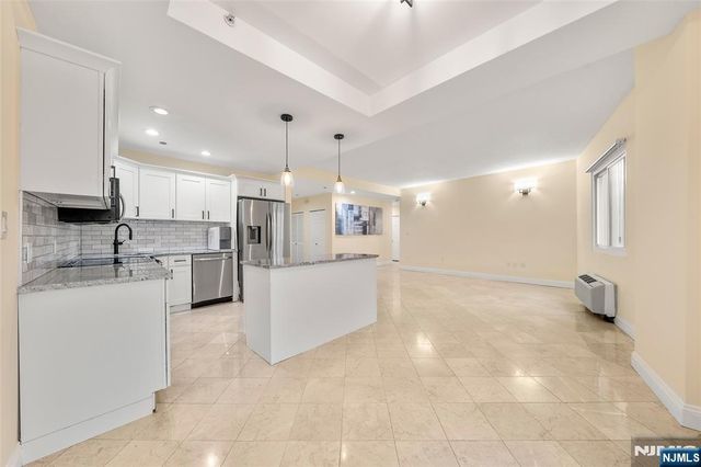 399 11th Street 206, Palisades Park, NJ 07650