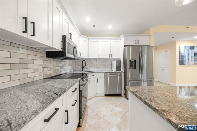 399 11th Street 206, Palisades Park, NJ 07650