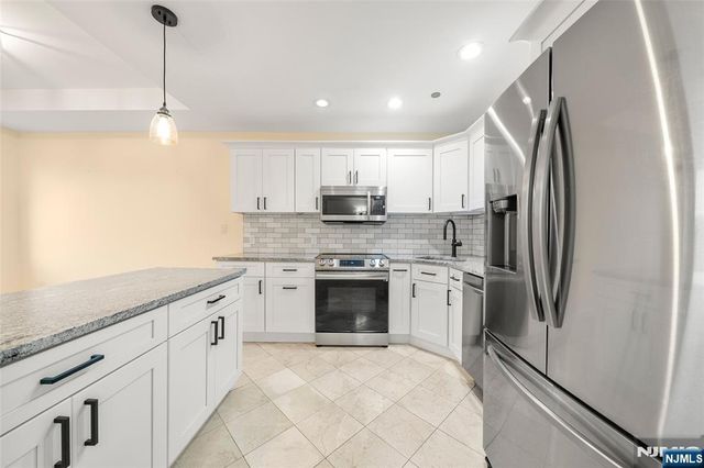 399 11th Street 206, Palisades Park, NJ 07650
