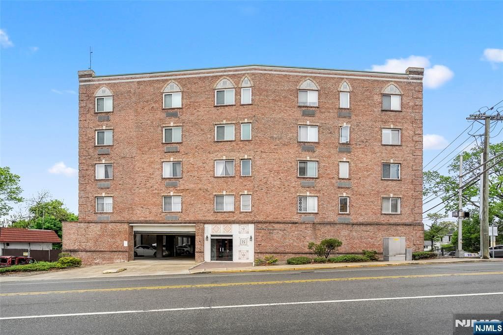 399 11th Street 206, Palisades Park, NJ 07650