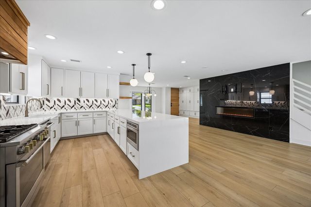 12510 Mooreknoll Lane, Houston, TX 77024
