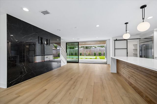 12510 Mooreknoll Lane, Houston, TX 77024