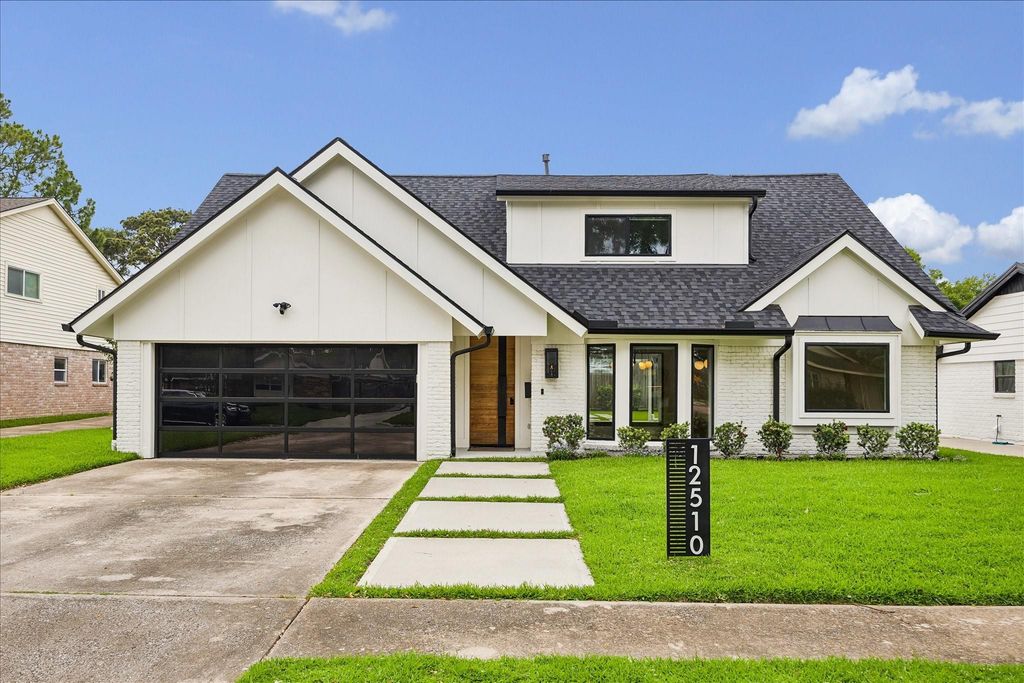 12510 Mooreknoll Lane, Houston, TX 77024