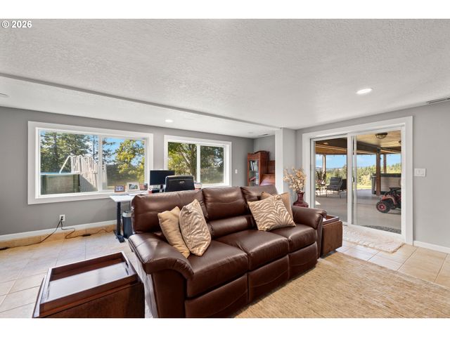24801 Sw LADD HILL Rd, Sherwood, OR 97140