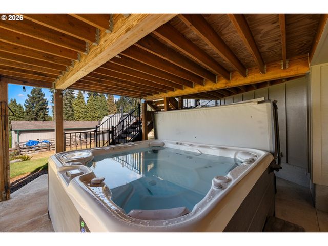 24801 Sw LADD HILL Rd, Sherwood, OR 97140