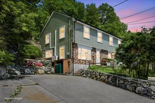 41 Mountain St 41, Woburn, MA 01801
