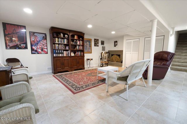 401 S 1st Ave, Sandpoint, ID 83864