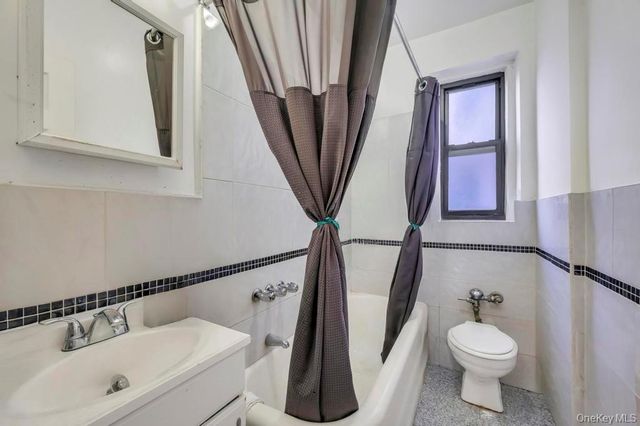 2020 E 41st Street 2B, Brooklyn, NY 11234