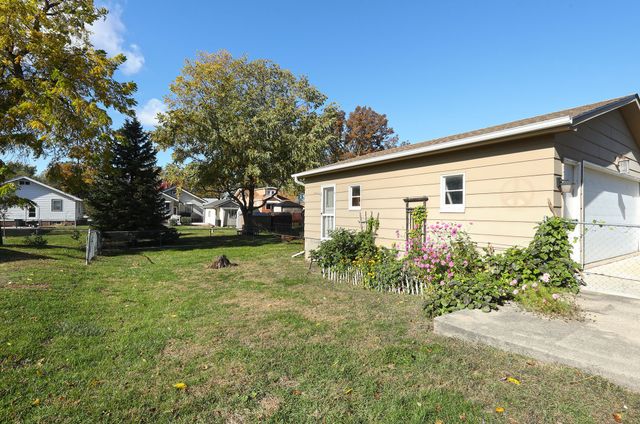 817 E 6th Street N, Newton, IA 50208