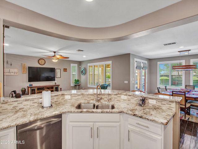 2539 W RABJOHN Road, Phoenix, AZ 85085