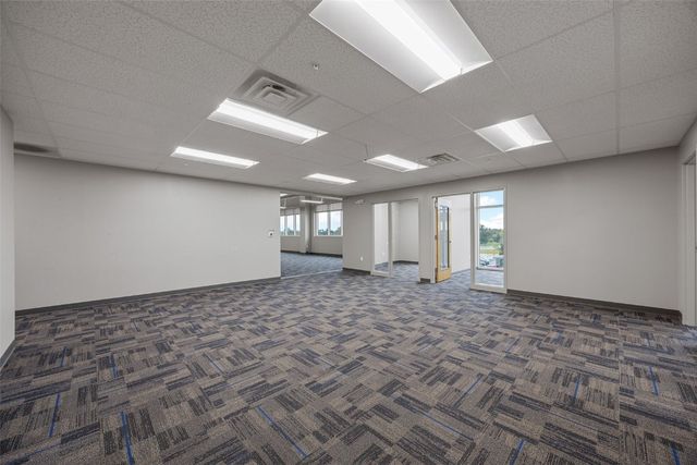 4201 42nd Street NE 220, Cedar Rapids, IA 52402