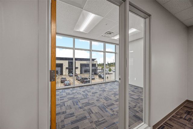 4201 42nd Street NE 220, Cedar Rapids, IA 52402