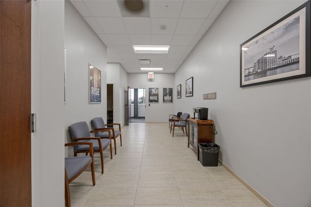 4201 42nd Street NE 220, Cedar Rapids, IA 52402