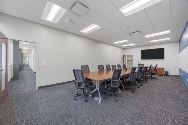 4201 42nd Street NE 220, Cedar Rapids, IA 52402