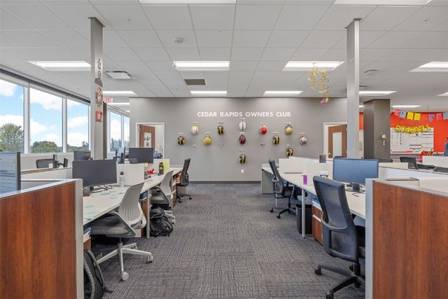 4201 42nd Street NE 220, Cedar Rapids, IA 52402