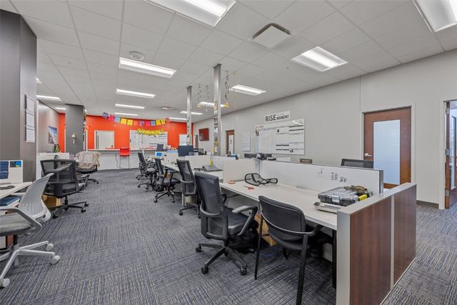 4201 42nd Street NE 220, Cedar Rapids, IA 52402