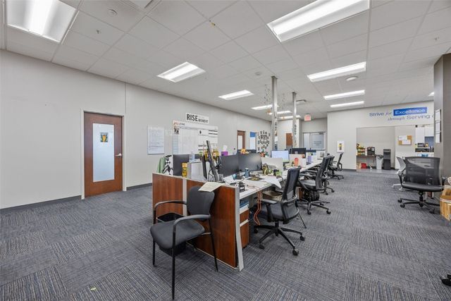 4201 42nd Street NE 220, Cedar Rapids, IA 52402