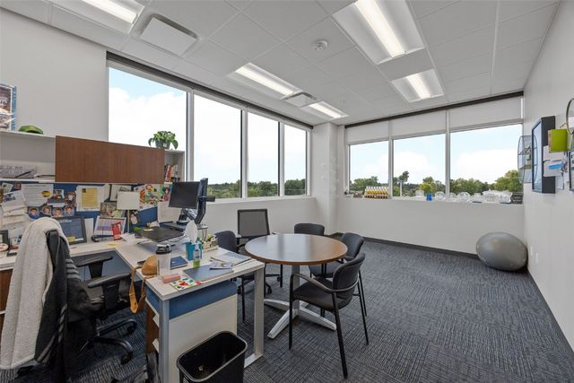 4201 42nd Street NE 220, Cedar Rapids, IA 52402