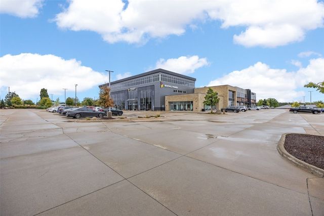 4201 42nd Street NE 220, Cedar Rapids, IA 52402