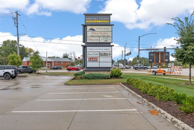 4201 42nd Street NE 220, Cedar Rapids, IA 52402