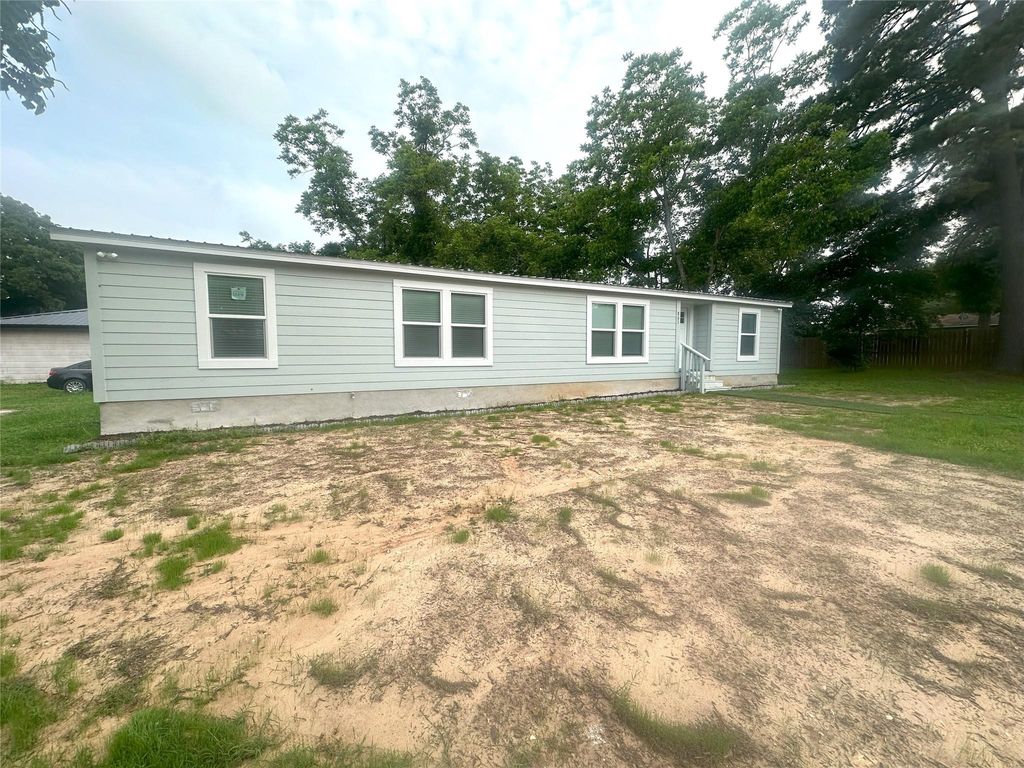 803 Highland Ave, Rockdale, TX 76567