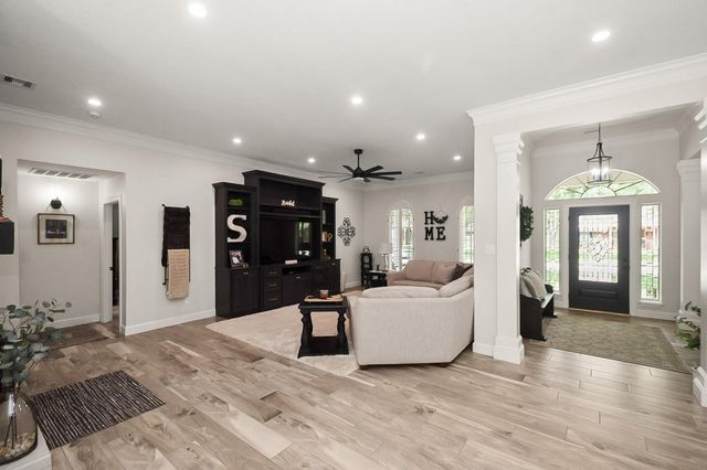 51 Dewberry Court, Lake Jackson, TX 77566