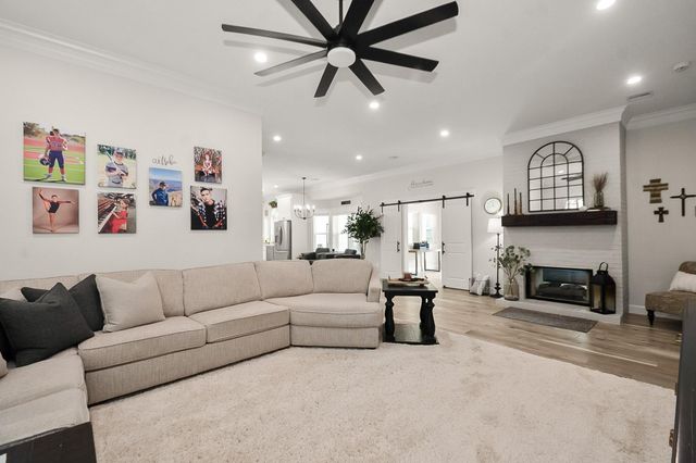 51 Dewberry Court, Lake Jackson, TX 77566