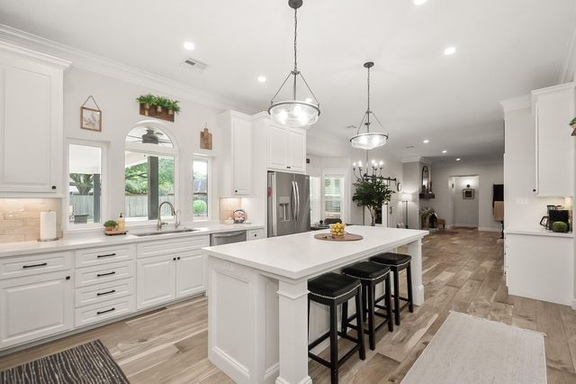 51 Dewberry Court, Lake Jackson, TX 77566