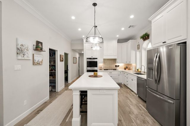 51 Dewberry Court, Lake Jackson, TX 77566