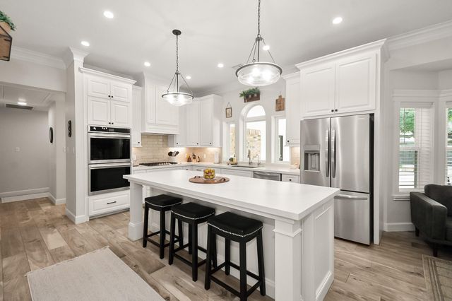 51 Dewberry Court, Lake Jackson, TX 77566