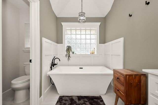 51 Dewberry Court, Lake Jackson, TX 77566