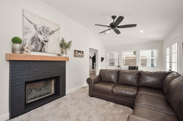 51 Dewberry Court, Lake Jackson, TX 77566