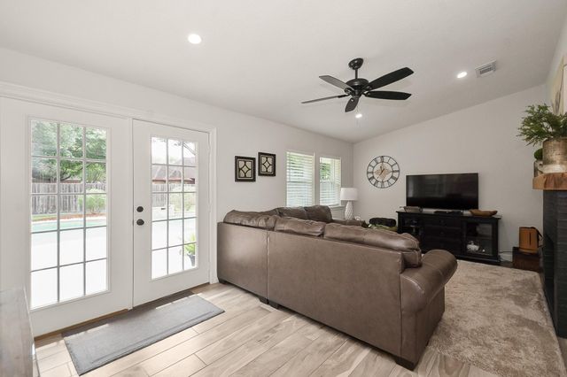 51 Dewberry Court, Lake Jackson, TX 77566