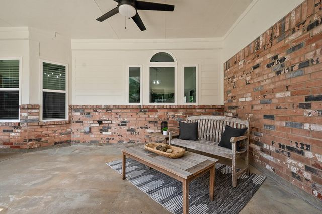 51 Dewberry Court, Lake Jackson, TX 77566