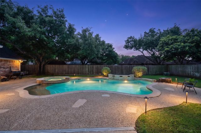 51 Dewberry Court, Lake Jackson, TX 77566