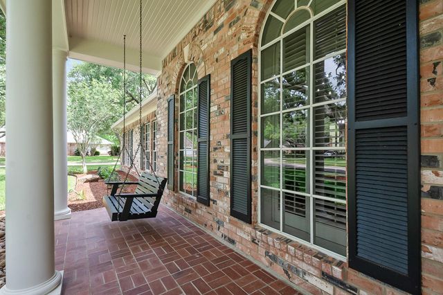 51 Dewberry Court, Lake Jackson, TX 77566