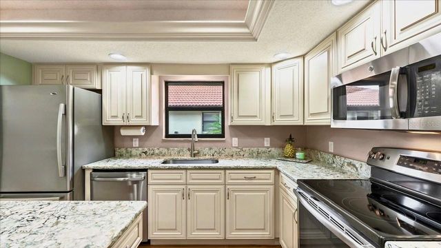 270 LAUREL HOLLOW DRIVE 34, Nokomis, FL 34275